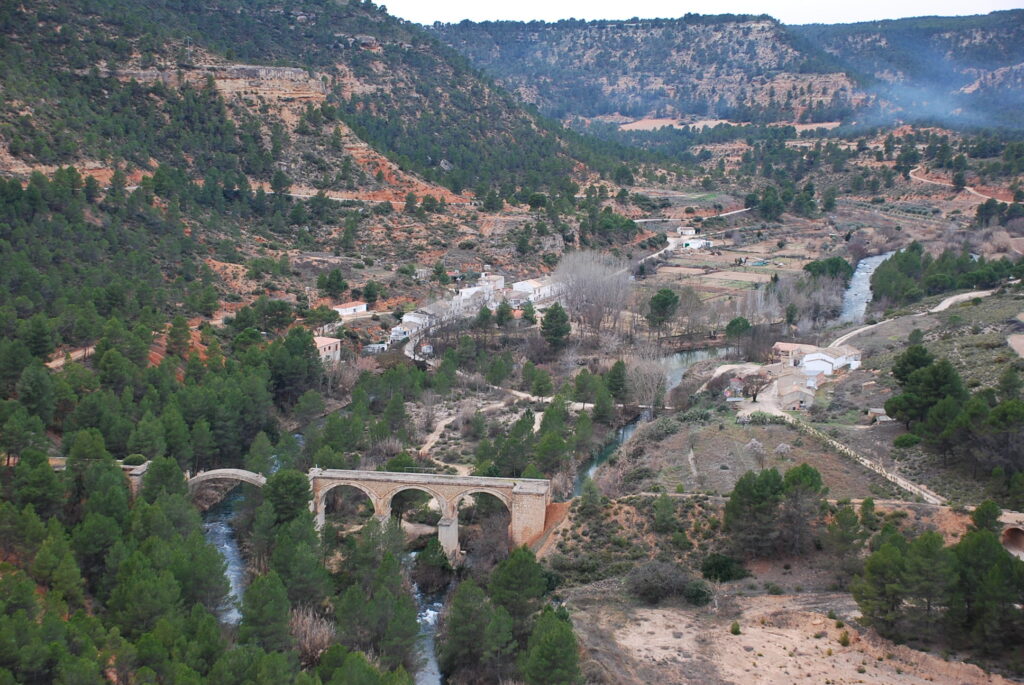 Foto pueblo Villamalea río Cabriel