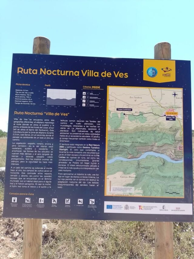 🌙✨ Descubre Villa de Ves bajo las estrellas ✨🌙

El municipio de Villa de Ves cuenta ya con un nuevo Sendero Nocturno, una propuesta impulsada por la Diputación de Albacete para disfrutar de la naturaleza y del espectacular cielo nocturno de La Manchuela.

🚶‍♀️🌌 La ruta tiene una longitud de 2,5 kilómetros y comienza junto al campo de fútbol, detrás de la piscina municipal. El recorrido está señalizado mediante postes de madera con elementos reflectantes que facilitan su seguimiento durante la noche.

🔭 Al finalizar el sendero encontrarás un panel informativo alimentado por energía solar. Pulsando el botón de iluminación podrás descubrir información sobre las estrellas, constelaciones y otros secretos del firmamento.

🌟 Una experiencia única para disfrutar en familia, pasear bajo las estrellas y descubrir uno de los rincones más especiales de nuestra comarca, rodeado de naturaleza y de los impresionantes paisajes que caracterizan a Villa de Ves. El municipio destaca por su entorno natural privilegiado en el valle del Júcar y por sus numerosas rutas y miradores. ([turismocastillalamancha.es][1])

📍 Ven a Villa de Ves y vive una noche diferente.
🌙 Camina, observa y déjate sorprender por la magia del cielo nocturno.

#VillaDeVes #LaManchuela #SenderoNocturno #Astroturismo #TurismoRural #Albacete #Naturaleza #Senderismo #CieloNocturno #DescubreVillaDeVes #DiputacionDeAlbacete #TurismoLaManchuela #starlight 

[1]: https://www.turismocastillalamancha.es/es/destinos/encanto-rural/albacete/villa-de-ves?utm_source=chatgpt.com "Villa de Ves | Web oficial de Turismo de Castilla-La Mancha"